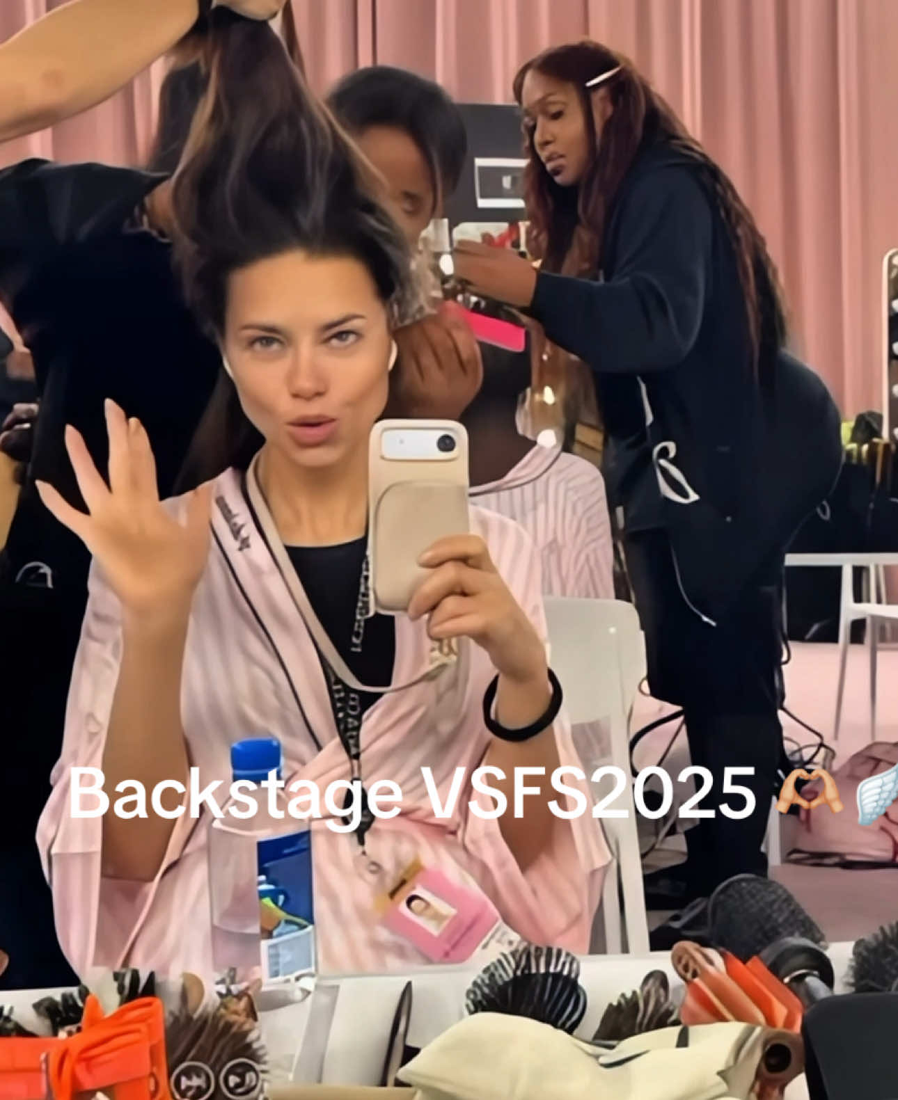 Almost time!!! @Victoria’s Secret #VSFashionShow2025 #VictoriasSecret #VictoriasSecret 