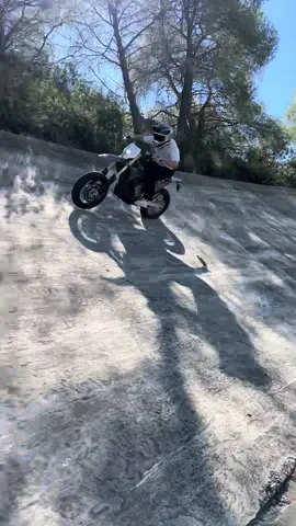 Watch out, jas gripen or stark varg? #starkvargsm #supermoto 