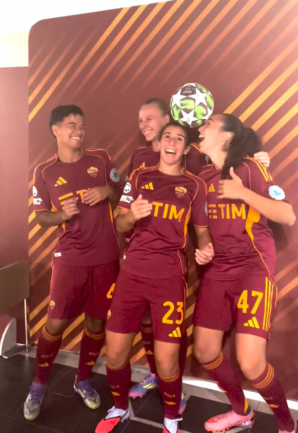 I Giallorossi 🐺🧡 #UWCL #ASRoma #WomensFootball 