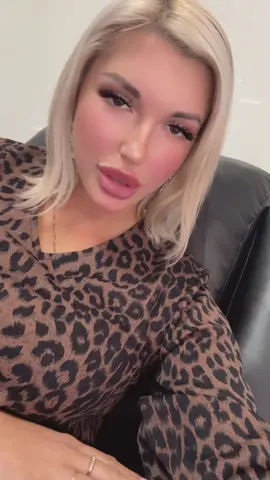 Кому-то я не даю спокойной жить 🤣 https://vk.com/id1064620731 фейковая страница 