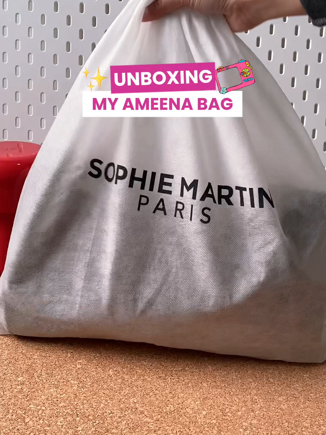 Waktunya Unboxing Ameena bag Coffee nih sofers! Ini sih definisi love at first sight banget! 😋🎀 #Sophiemartin