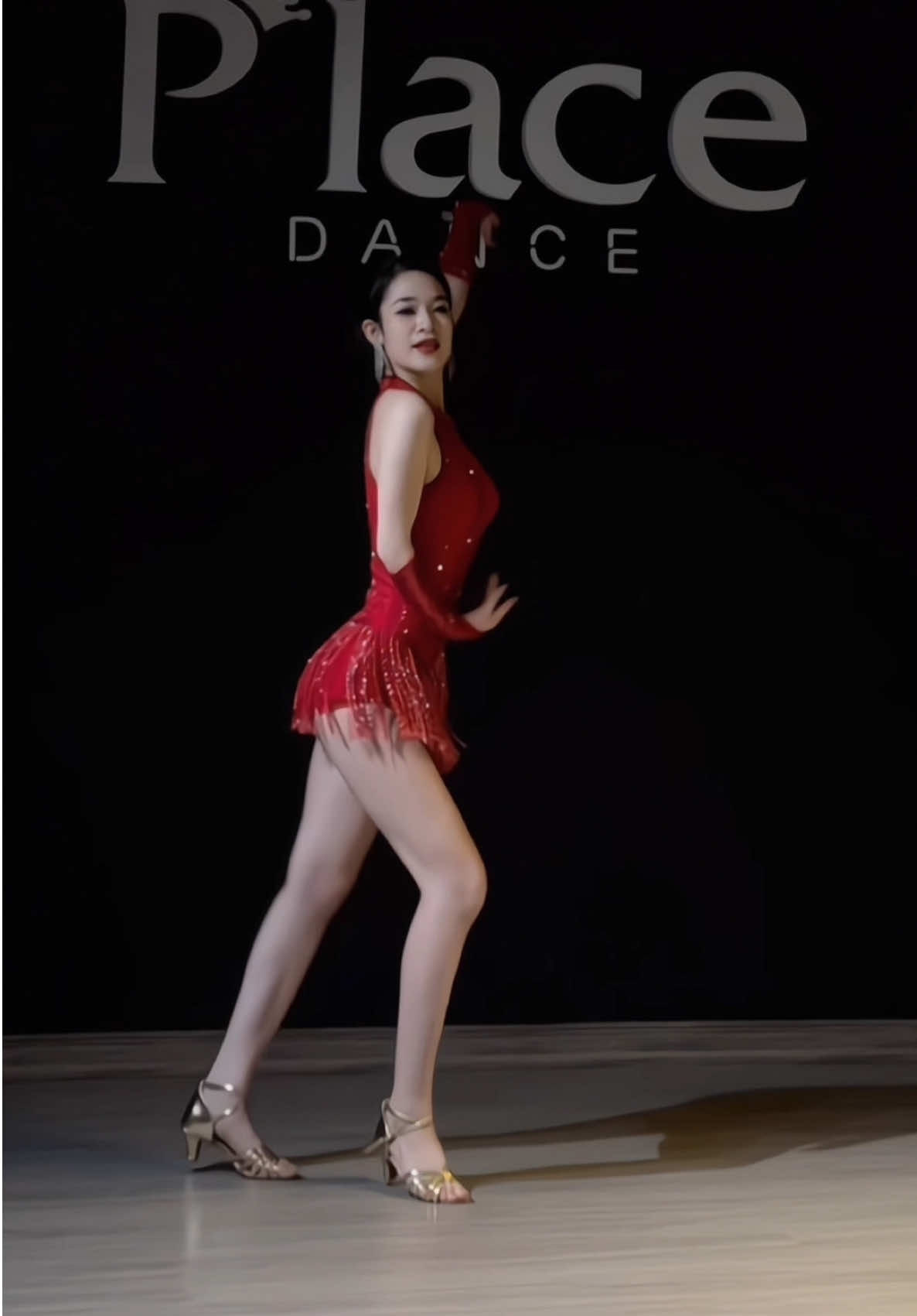 Một Bóng Mình Ta 💃  hôm nay giao diện này có okila hông ạ 🤪 ( vũ đạo lấy cảm hứng từ  biên đạo của Thuận Zilo )  #xuhuong #viral #feelbar #Qdance 