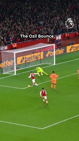 That trademark Mesut Ozil finish 😮‍💨 #PremierLeague 