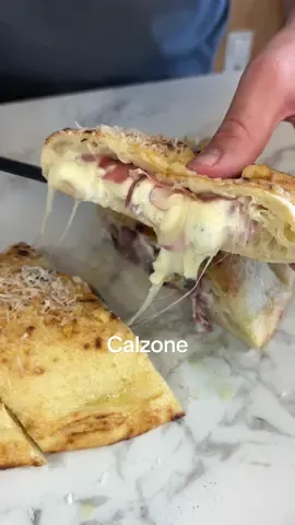 Calzone #Pizza #paratii #pizzalover #pizzatime #fyp 