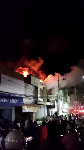 kebakaran jalan Dhoho kota kediri#kediri24jam #kediri #fyp #fyppppppppppppppppppppppp 
