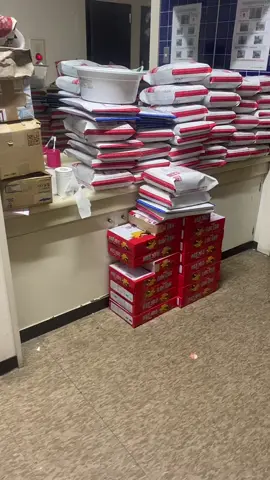 Nay máy nó cũng sập nguồn luôn mà. Chưa kịp chào khán giả😂😂😂