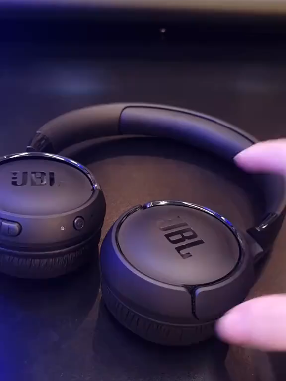 Seu mundo, seu som. Zero ruído. 🎧🔇 Nosso Fone Bluetooth com Cancelamento de Ruído (ANC) elimina as distrações e entrega Graves Potentes! Áudio imersivo e microfone confortável para chamadas cristalinas. A chave para o seu foco e música. De R$ 151,00 💰 *Por R$ 43,90* 😱 🛒 Compre agora 👉 https://s.shopee.com.br/5Ajt6rhXTD ⚠️ Promoção sujeita à alteração de preço e estoque do site #fonedeouvido #musica #viral