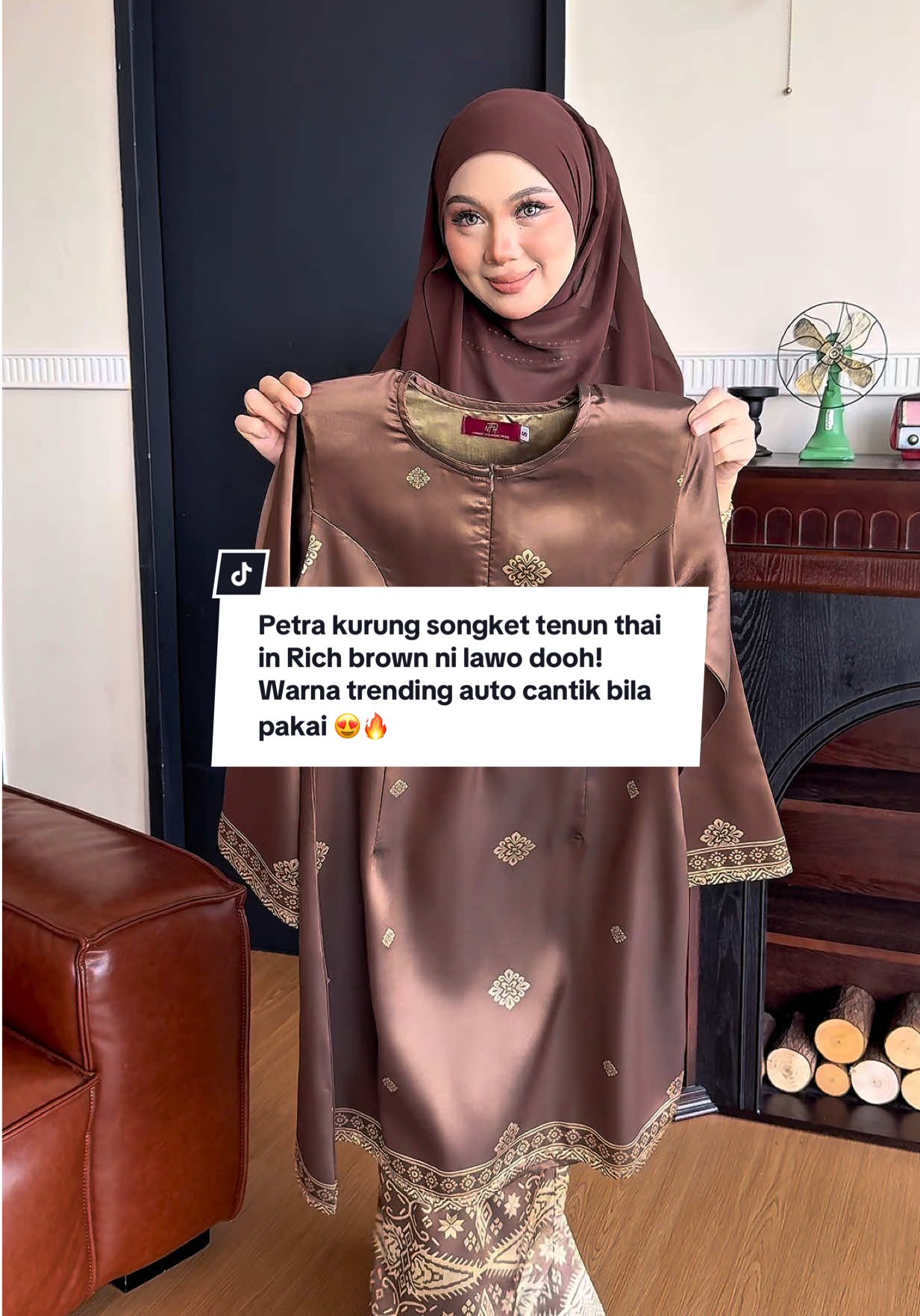 Petra kurung songket tenun thai in Rich brown ni lawo dooh! Warna trending auto cantik bila pakai 😍🔥 Jom masuk live launching esok Khamis jam 9pagi 📍 #nfhboutiquegallery #kurung #kurungcantik #bajuwanita #kurungviral 