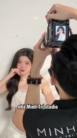 Minh Trí Studio có bụng bầu giả cực kỳ thật luôn, lên hình nhìn không ai biết luôn á. Nhiều bạn chọn chụp bầu trước khi bầu thật, vì lúc đó dáng còn gọn, mặt tươi tắn – chụp là đẹp nhất luôn.#chupanhstudio #chupanhdep #chupanhbau #chupanhbauhanoi #fyp #SứcKhỏeMẹBầu 