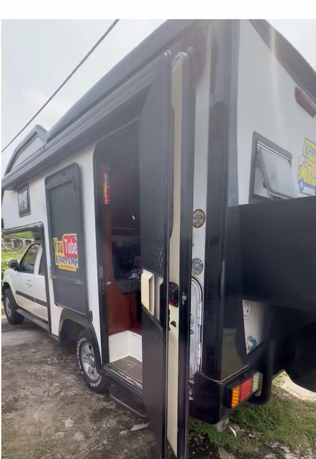Motorhome 4x4 yang ada tempat tidur luas
