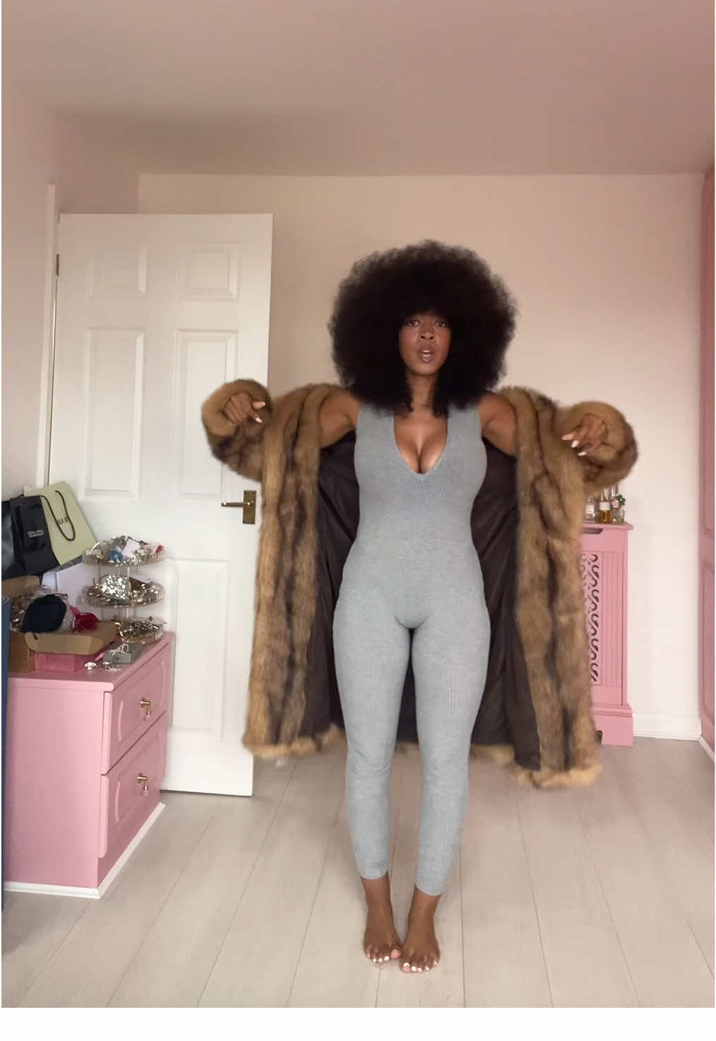 Because this winter shall not see me shivering… TUH!❄️ @asos #fauxfur #asos #pr #gifted 