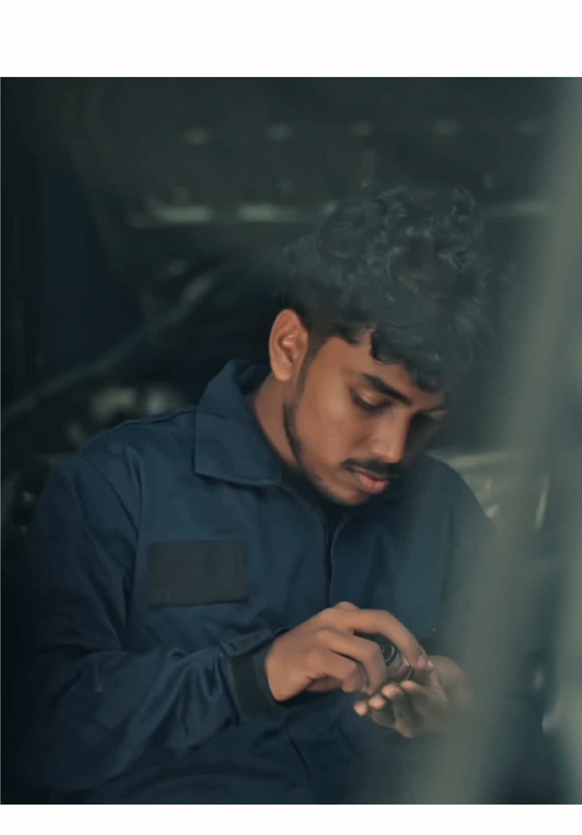 වේදනාත්මක මවාගැනීම් කෝටියක් එක්ක, මගහැරුණු ආදරයක් දිහා මෙහෙම බලන් ඉන්න වුනාම මිනිස්සු පිස්සෝ වෙනවා! 