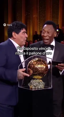 Neanche si presenta alla premiazione #inter #pioesposito 