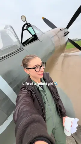 Life of a #pilot girl ✈️✨ #aviationdaily #aviationtiktok #pilotview #womeninaviation 