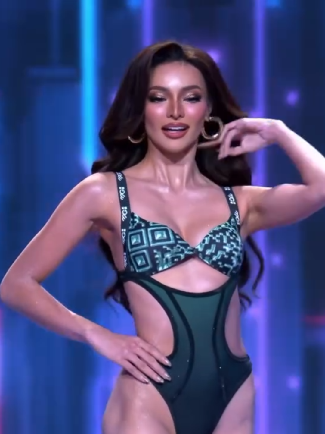 SUPER PLAKADO! 😍👏 Emma Tiglao brought the grand energy as she confidently strutted the stage during the swimsuit segment of the Miss Grand International 2025 Preliminary Competition, Oct. 15, 2025.  COURTESY: Emma Tiglao via Miss Grand Philippines/Instagram #GMAIntegratedNews