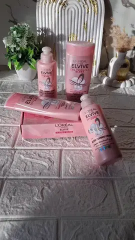 بصوا بقى، دي مش أول مرة أستخدم مجموعة L’Oréal Elvive Glycolic  Gloss، بس كل مرة بترجع تفاجئني ❤️ #لمعان_ليفل_تاني_لكل_بنت #لمعان_ليفل_تاني #glycolicgloss #lorealparis #glossy_hair  @L’Oreal Paris Egypt @L’Oréal Paris @L’Oreal Paris Makeup & Hair 