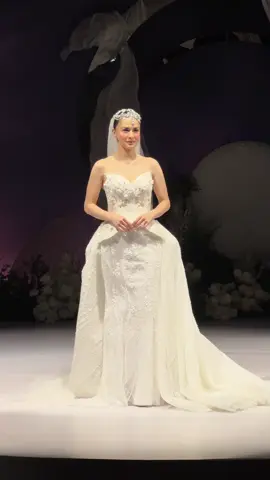 Full màn trình diễn của ngôi sao Marian Rivera tại Hacchic Courure: 