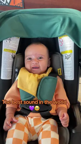 Ugh my heart ❤️ btw if @Chatbooks wants to help this lovey baby get some monthly minis she would love it 😍 #babygirl #babylaugh #laughter #babiesoftiktok #fyp 