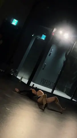 이건 왜 추천 안띄워주나여?  #추천추천추천추천추천추천추천추천추천추천 #fyp #08 #heelchoreo #힐코