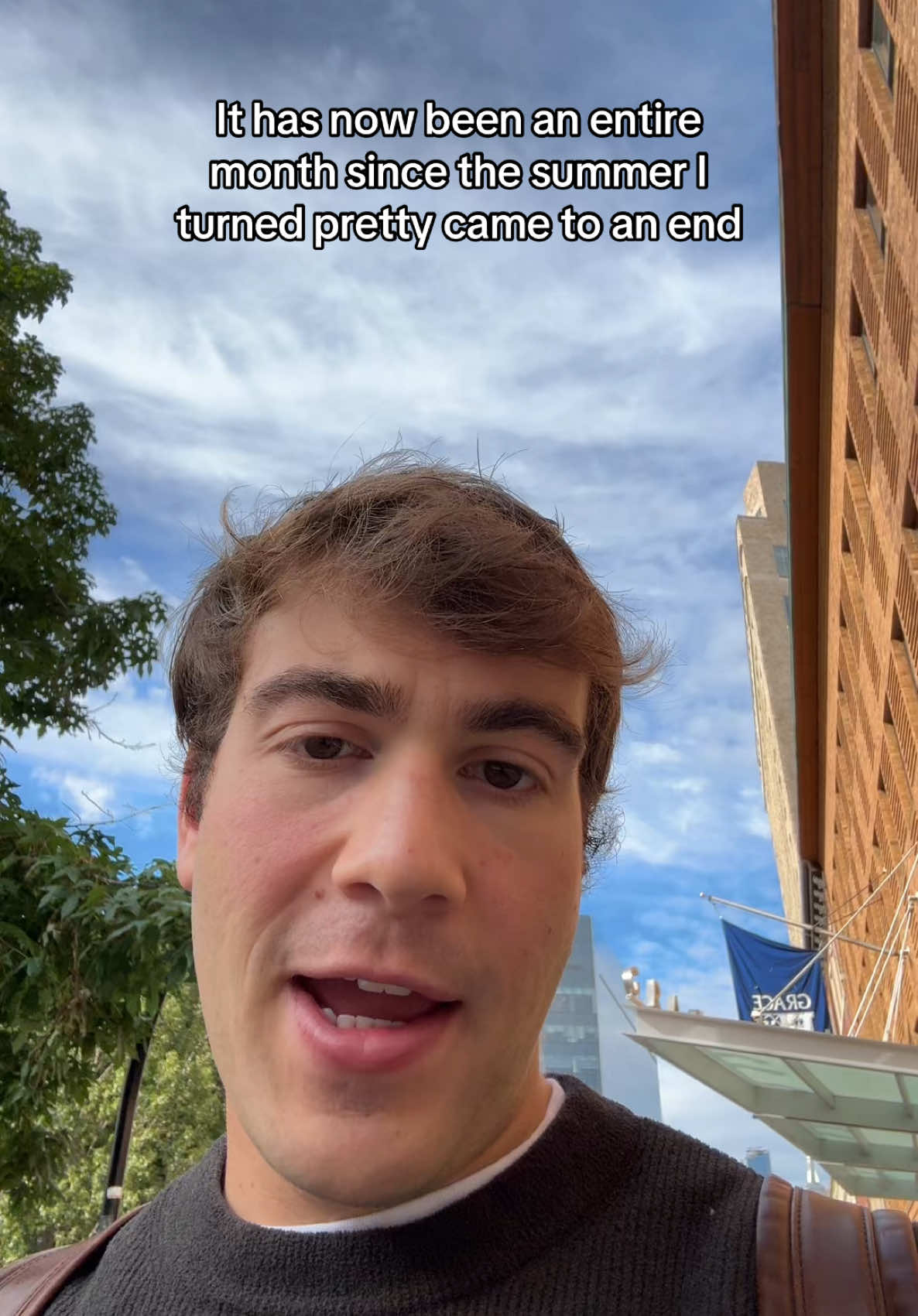 I’m still at the restaurant #thesummeriturnedpretty #tsitp #conradfisher 