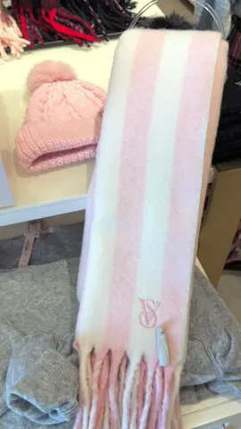 #newvictoriasecret#victoriassecret#vsfashionshow#victoriassecretscarf#explore