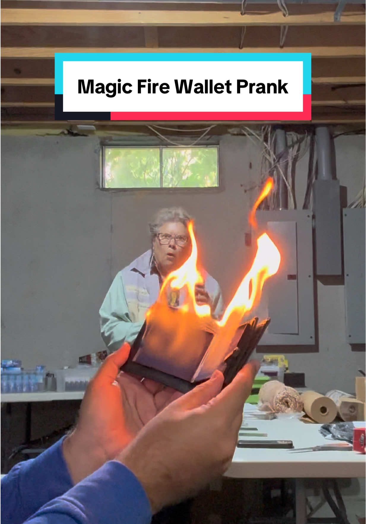 She got shocked by the fire wallet 😂