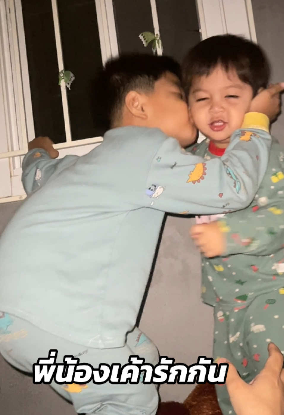ผู้ชายอบอุ่น#กันต์ชนกันต์ #กรณ์ชนกรณ์ #แม่แก้มพี่กันต์น้องกรณ์พ่อเบส 