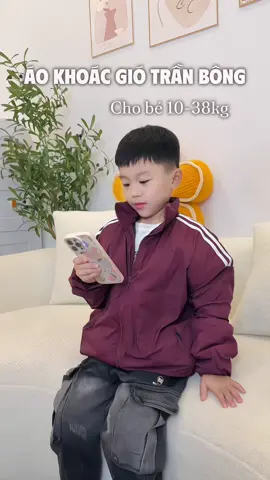 Đầu mùa săn cho con chiếc áo khoác gió trần bồn này rẻ mà đẹp quá luôn các mom ơi #anhnguyetmepepsi #xuhuong #aokhoacgio #aokhoacchobe #viral 