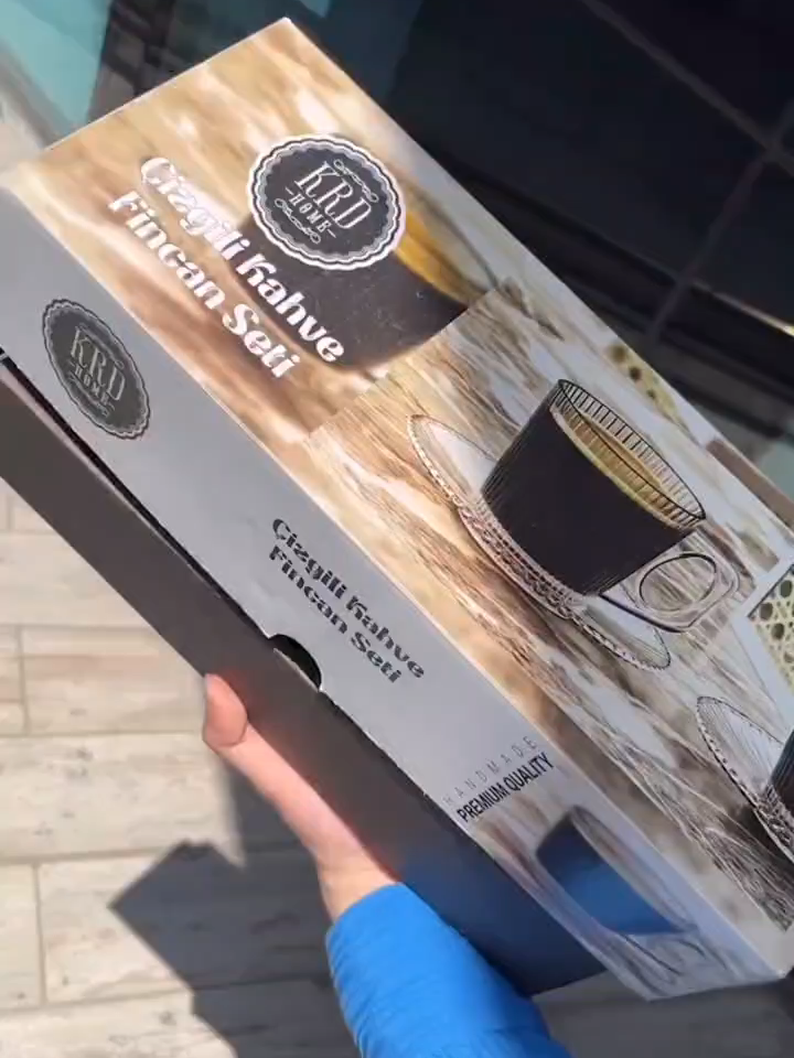 O Jogo de 6 Xícaras de Café com Pires em Vidro Graffiato (90ml) transforma a pausa do café. O design texturizado e sofisticado do vidro eleva qualquer momento. Sirva com elegância e charme! 🔥 Jogo 6 Xicaras De Café Com Pires Em Vidro Graffiato 90ml De R$ 79,00 💰 *Por R$ 64,90* 😱 🛒 Compre agora 👉 https://s.shopee.com.br/7AUxX5KUxB ⚠️ Promoção sujeita à alteração de preço e estoque do site