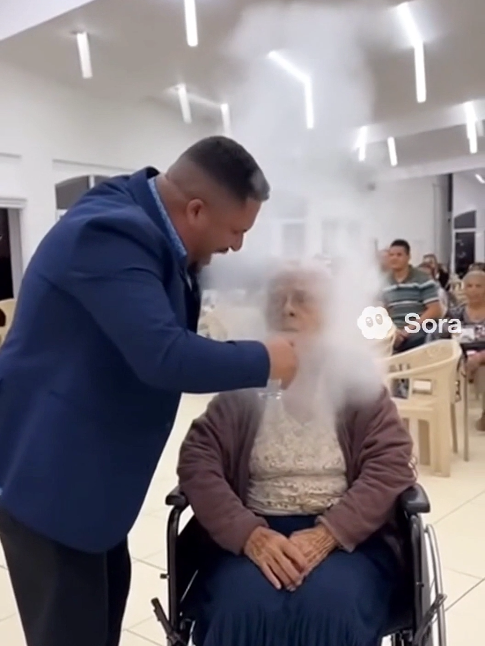 Curuis Credo fumaça no rosto! #sora #sora2 #ai #exorcismo #igreja 