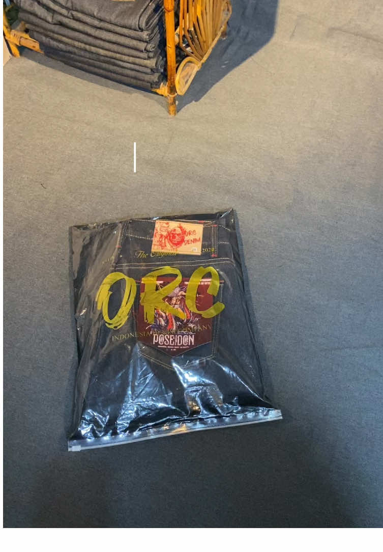 Unboxin Raw denim dari brand ORC Denim artikel Poseidon 15oz Selvedge Accent sanforized #rawdenim #denim #selvedgedenim #pamerindenimlo #denimhead 