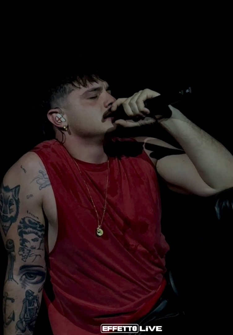 È un successo senza sosta per il Tutta Vita Tour di @Olly ! Ieri sold out al Palazzo dello Sport, e stasera il live si ripete. Quanti saranno lì a vivere la magia?❤️ #Olly 