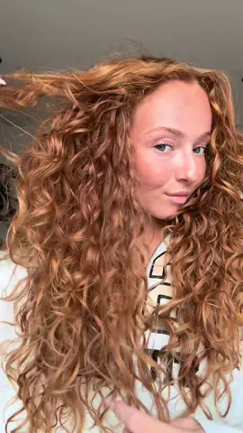 On crash test ensemble ma nouvelle routine curly @Garnier et c’est complètement validé !! Omg regardez moi ce résultat 🤯 #GarnierHaircare #GarnierFr #FructisMethodeBoucles  Collaboration commerciale rémunérée 