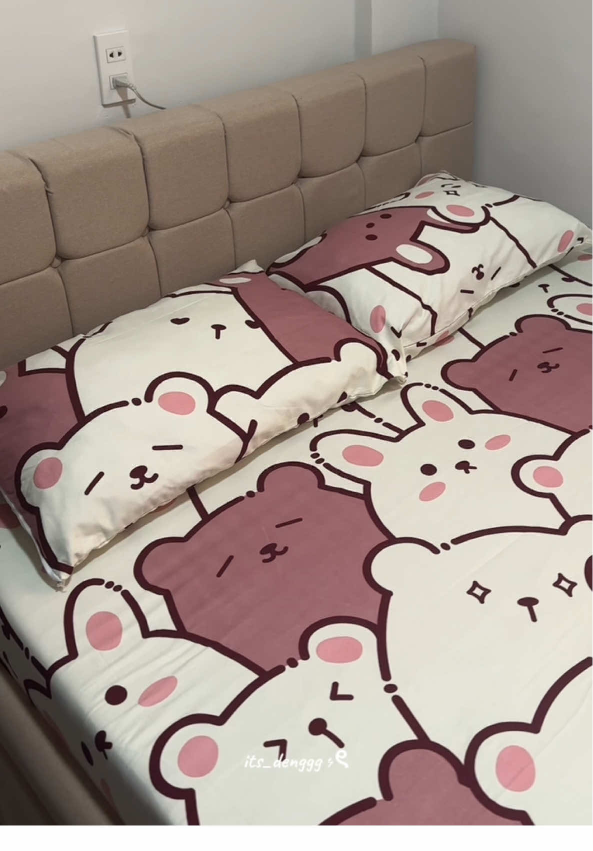 Cute bedsheet 😫 canadian bedsheet with 2 pillow cases #cutebedsheet #pinkbedsheet #bedsheet #bedsheets #bed