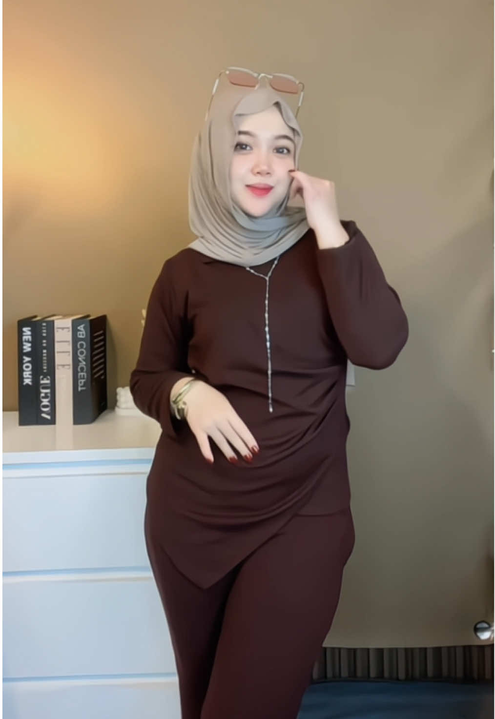 One set cantik 🤍 #oneset #onesetkekinian #ootdhijabstyle #rekomendasioutfit #fyp 