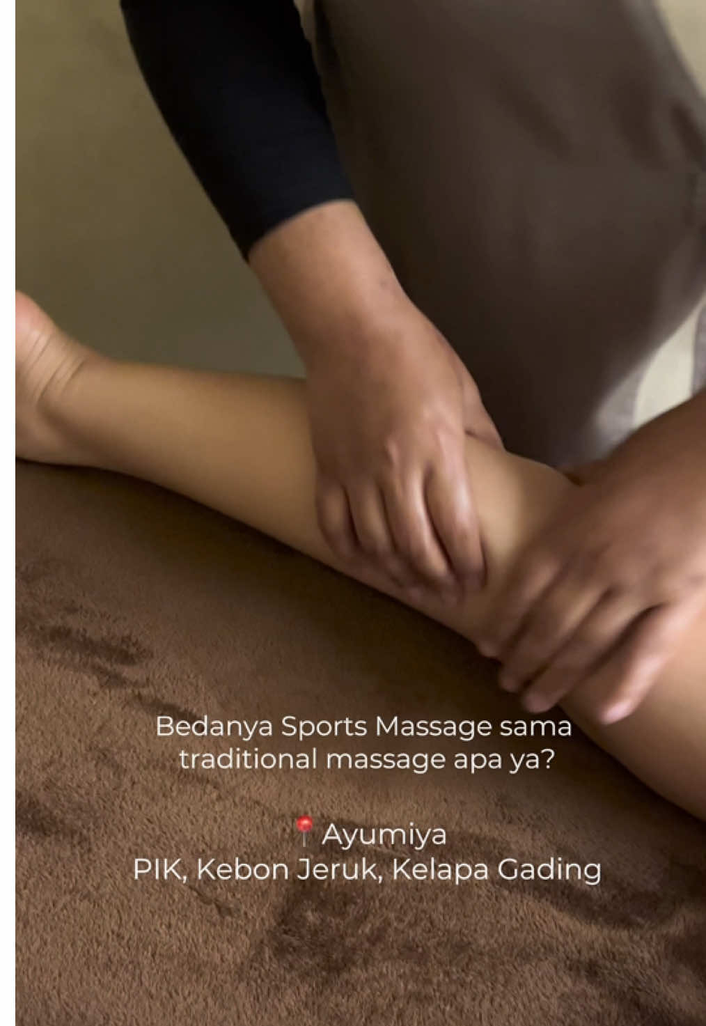 Jadi udah tau dong ya bedanya Sports Massage dan traditional massage! To make a reservation, kindly contact us at: 📍PIK Branch: Jalan Marina Raya, Exclusive Rukan Blok B No. 57, PIK, 3rd Floor of Patriot Barbershop 📍Kebon Jeruk Branch: Jalan Lapangan Bola No. 1, Kebon Jeruk, Jakarta Barat 📍Kelapa Gading Branch: Ruko Gading Riviera, Blok PF 23 No. 5, Kelapa Gading Permai 🕖 Open daily from Mon-Sun, 8AM-8PM 📞 Call Us 0821-1180-0680 #ayumiya #japanesesportsmassage #sportsmassage #sportsmassagetherapy 