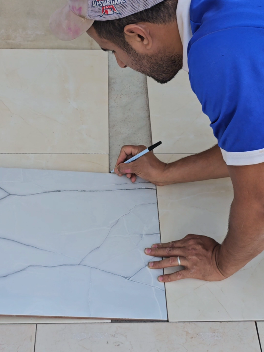 🎯 No Experience? Watch This! Follow these quick steps to install floor tile decorations like a real pro 🔧✨ Wait for the final result — it’s unbelievable 😲 #TileTips #TilingHack #DIYHome #TileWork #CeramicDesign 