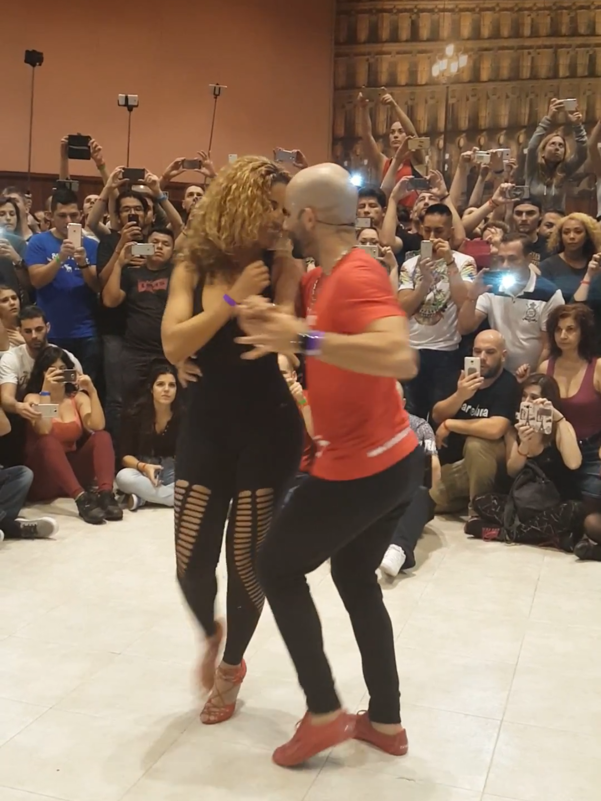 Clase de bachata con Ataca y La Alemana #atacaylaalemanaofficial #bachatadance #bachata #bachataclass 