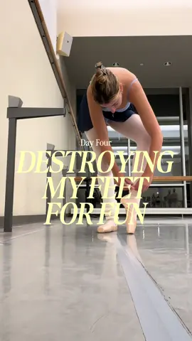 Ballet is meant to look effortless and graceful but it’s probably the hardest process to get there #adultballetcommunity #adultballet #ballerina #pointeshoes #toronto 