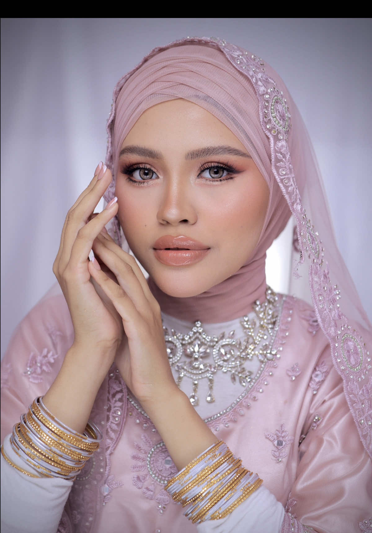 Masih tak ketinggalan kan trend ni ? bole catchup  tak vid nya?  Cuba bg nama looks ni sikit, sbb nk kata looks Thai tapi pakai baju hindustan 😆 #MUAFatinRaihan #makeuptutorial #makeuptrend #fyp #maaez