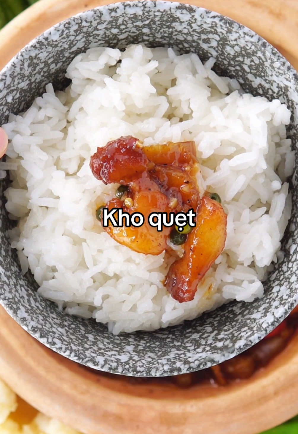 Kho quẹt 🇻🇳 • Boiled vegetables sound boring until you try them with this incredibly flavorful dipping dish! Leave a comment and we’ll DM you the recipe! #vietnamese #vietnamesefood #khoquet 