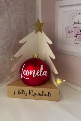 🎄✨ ¡La magia de la Navidad está en los pequeños detalles! Personaliza tu esfera con el nombre que más amas y llena tu hogar de encanto y ternura 💫 ❤️ Ideal para regalar o decorar tu rinconcito favorito. 📲 informes a nuestro número de WhatsApp  #fyppppppppppppppppppppppp #tiktokviral #navidad2025 #personalizados #viraltiktok 