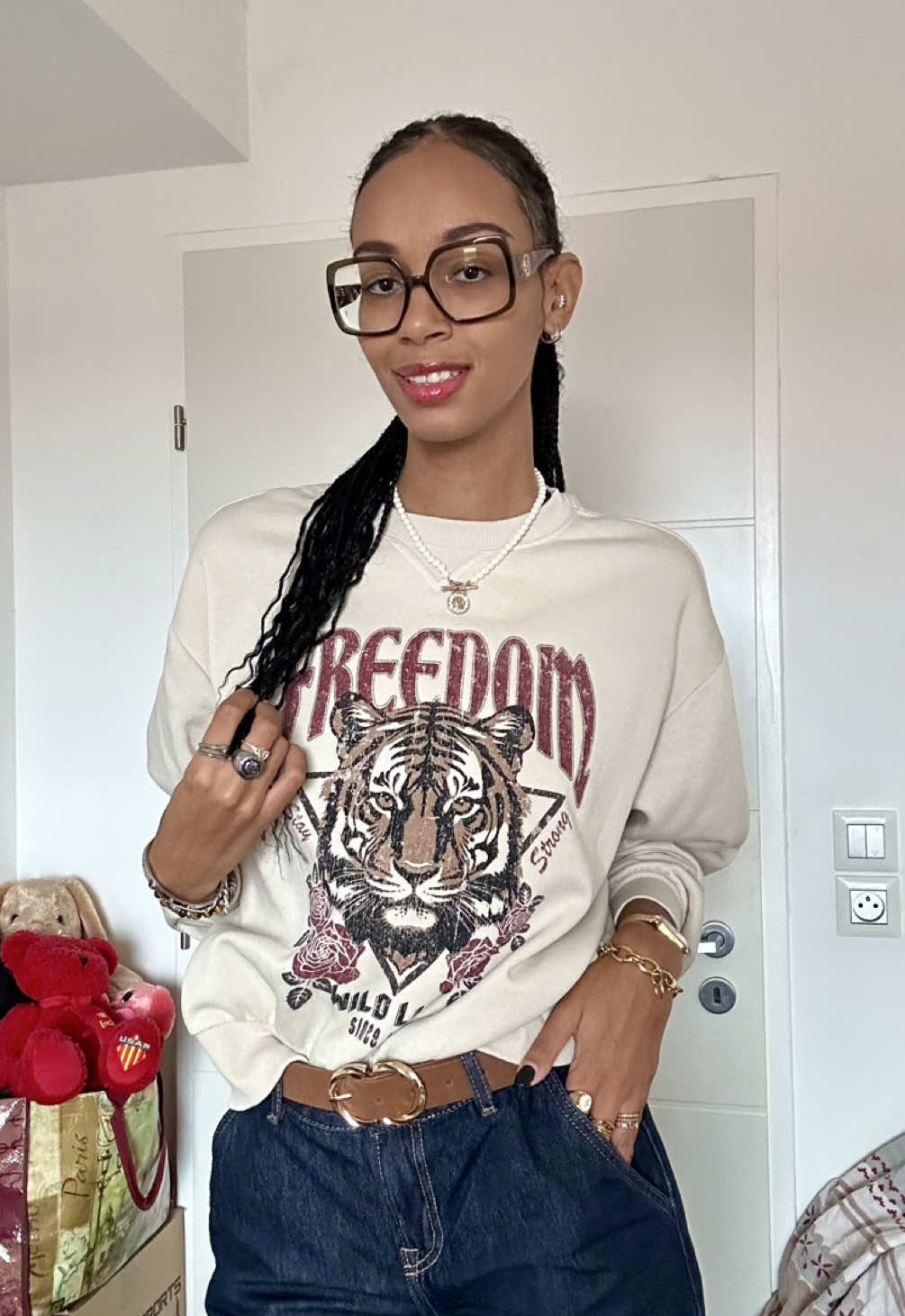 🐅👢 ~ Look du jour style western ! Totalement fan du pull sweat et des bottines, j’ai craqué complètement dessus chez @noho.fr ~ 🍁 @Stradivarius 👖@asos 🖤 #modeling #lookoftheday  #westernstyle #automn 