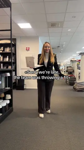 Fashionably late — as always 👀🛁 #hemtex #viral #fyp #office #fashion 