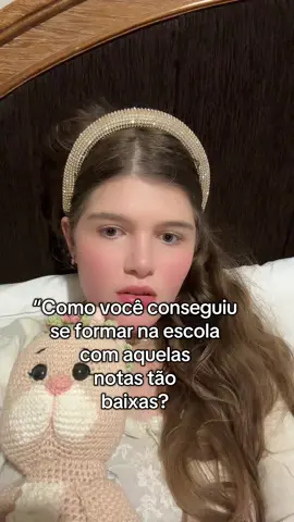 Detalhes não importam tanto a essa altura. Considere-os eventos divinamente guiados. Eu estava na boa, tranquila e confiante, e sem querer manifestei minha formatura. Manifestação pelas leis universais ocorre a todo o tempo, para o bem ou para o mal, independentemente de você fazê-lo com intenção ou não e mesmo independentemente de estar ciente ou não Deus me ajudou, embora eu não percebesse à época. Lembre-se disso: Deus ajuda ❤️ #ensinomedio #manifestação #leidaatração #leidasuposicao #espiritualidade 
