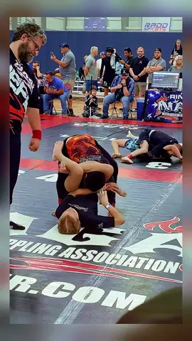 girl vs boy bjj 2025 - submission by triangle choke #grapplinggirls #wwewomen #struggling #girlfails #oktoberfest   