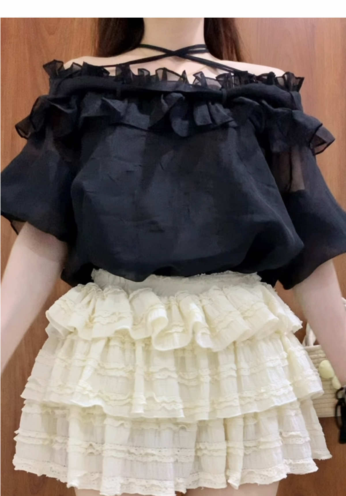 Mặc một chiếc váy cinh chờ qua #chanvayxoe #chanvayngan #chanvayxeptang #chanvayxinh #outfit 