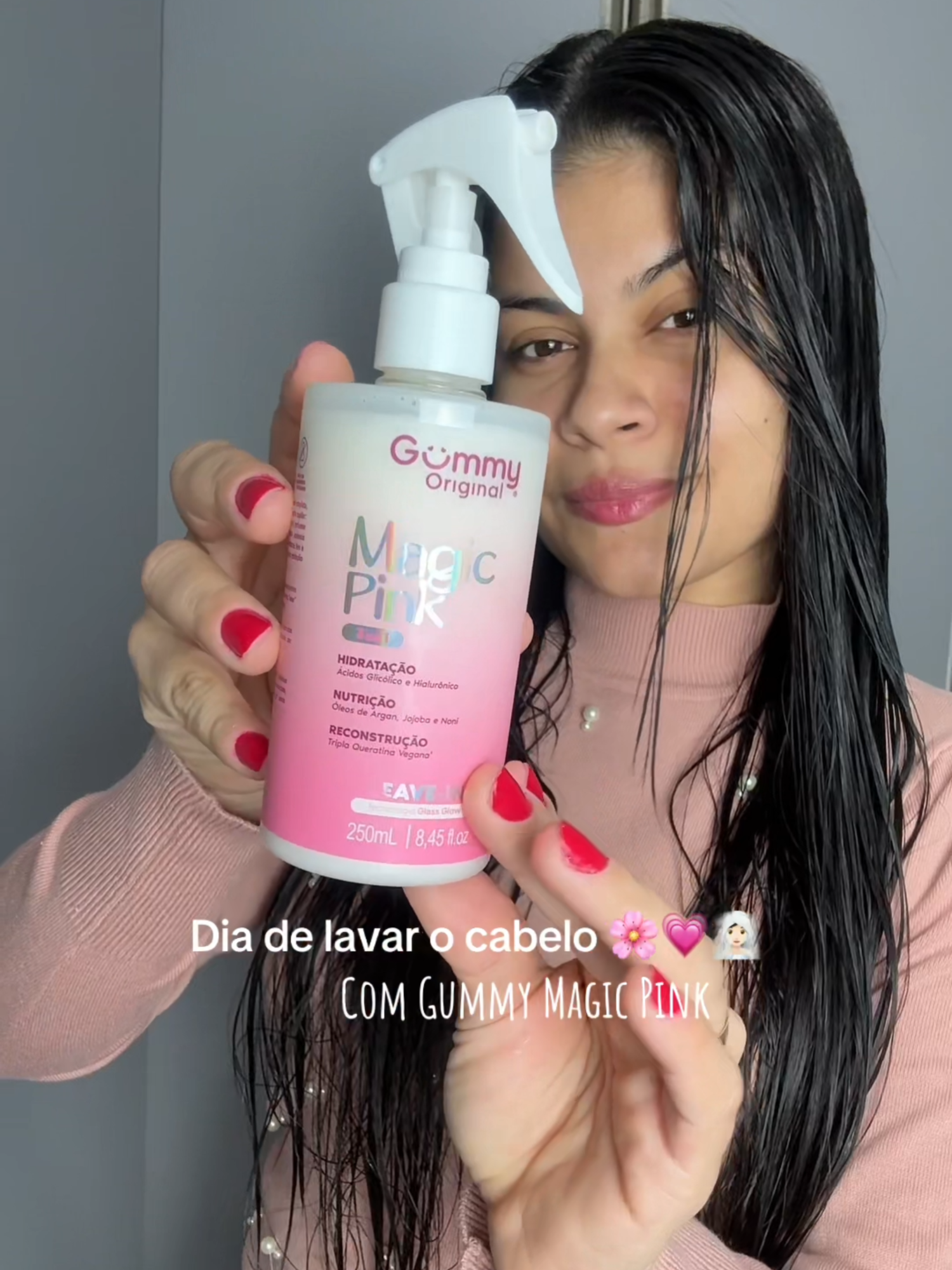 O melhor dia da semana chegou, dia de lavar o cabelo 😆 E com a linha Magic Pink esse momento fica ainda mais prazeroso! 💖😉 #MagicPink #GummyOriginal