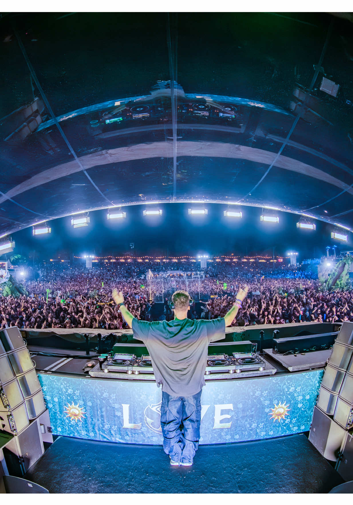 Relive my full Tomorrowland Brasil mainstage set on YouTube now! Obrigado Brasil 💚🤍 ps. Take Over Control remix this weekend 👀 #tomorrowlandbrasil #tomorrowland @Tomorrowland Brasil @AFROJACK 