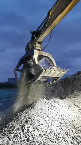 #screeningbucket #crushingbucket #excavator #attachments #construction 